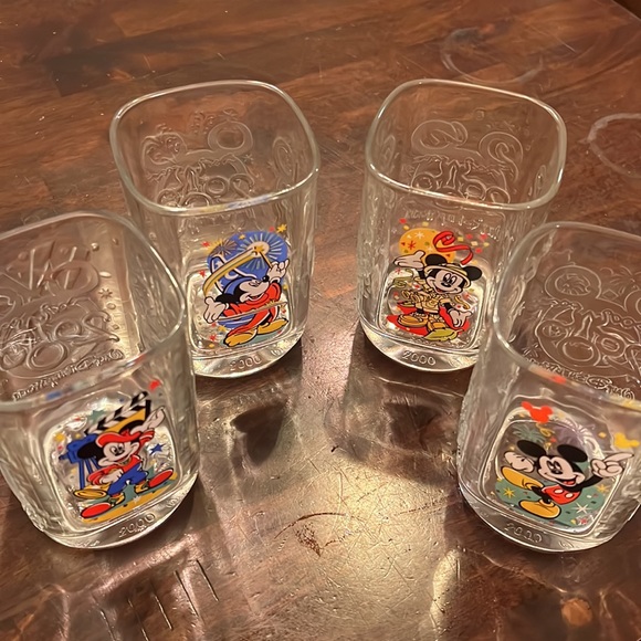 LIMITED Disney year 2000 Y2K McDonald’s Collectors Glasses each sold separately - Picture 11 of 12